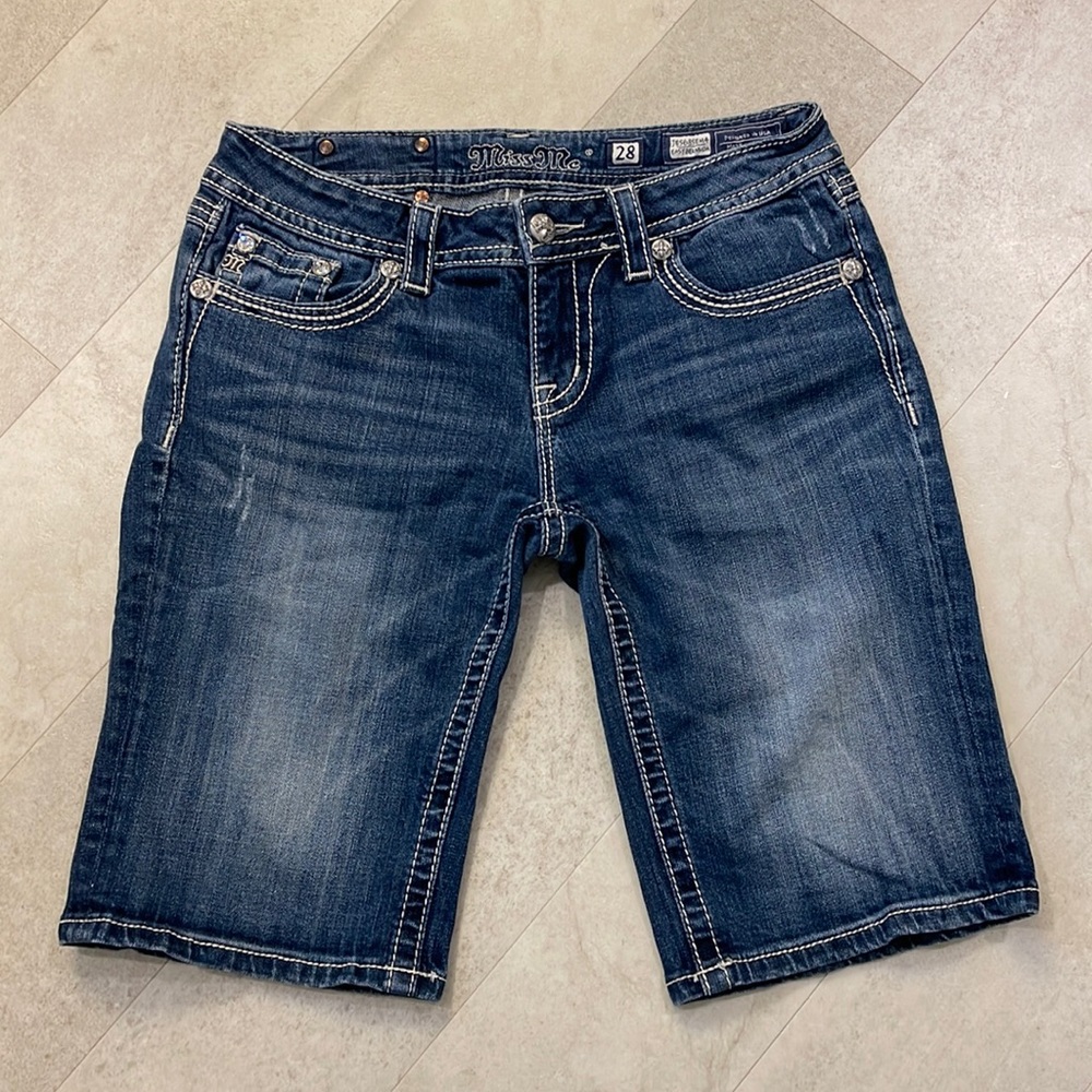Miss Me easy Bermuda short.  Size 28.